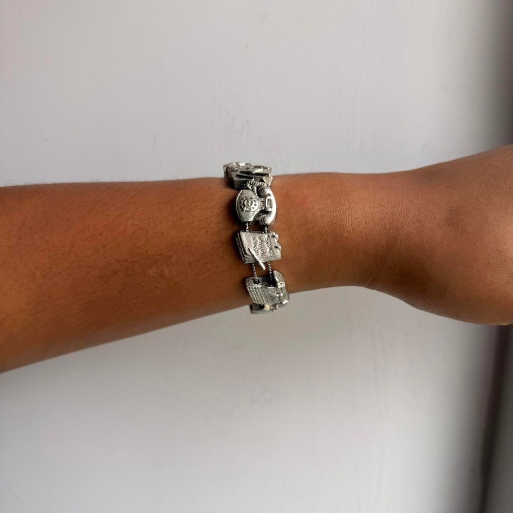 SILVER TONE VINTAGE SCHOOL THEMED SLIDING CHARM BRACELET - Picture 2 of 5